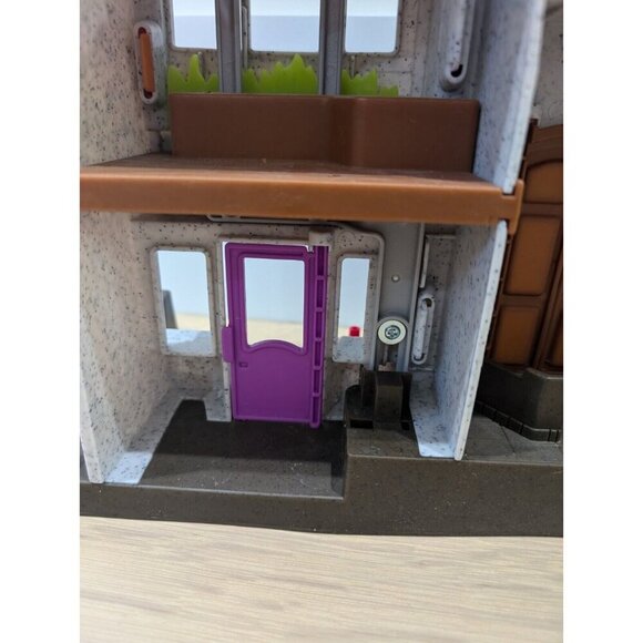 Imaginext DC Super Friends Batman The Joker Bank Crime Alley Playset & 5 Figures - Picture 15 of 16